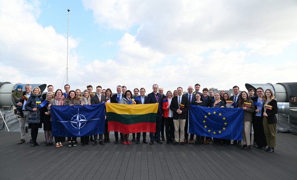 Švenčiant Lietuvos narystės ES ir NATO 20-metį startuoja projektas ,,Atgal į mokyklą“