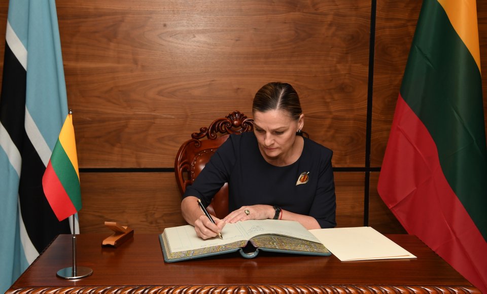 Lietuvos ambasadorė R. Jankauskaitė įteikė skiriamuosius raštus Botsvanos prezidentui