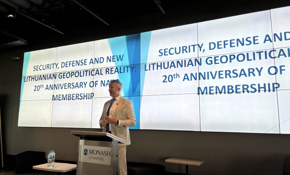 Didžiausiame Australijos universitete – ambasadoriaus D. Degučio paskaita apie saugumą, gynybą ir Lietuvos geopolitinę realybę