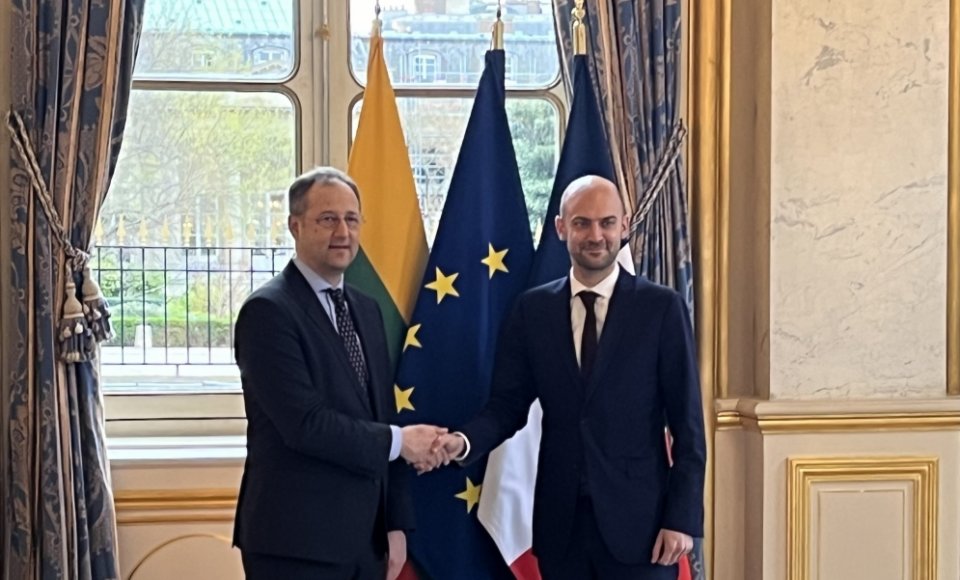 Le vice-ministre lituanien Simonas Šatūnas et le ministre français délégué chargé des Affaires...