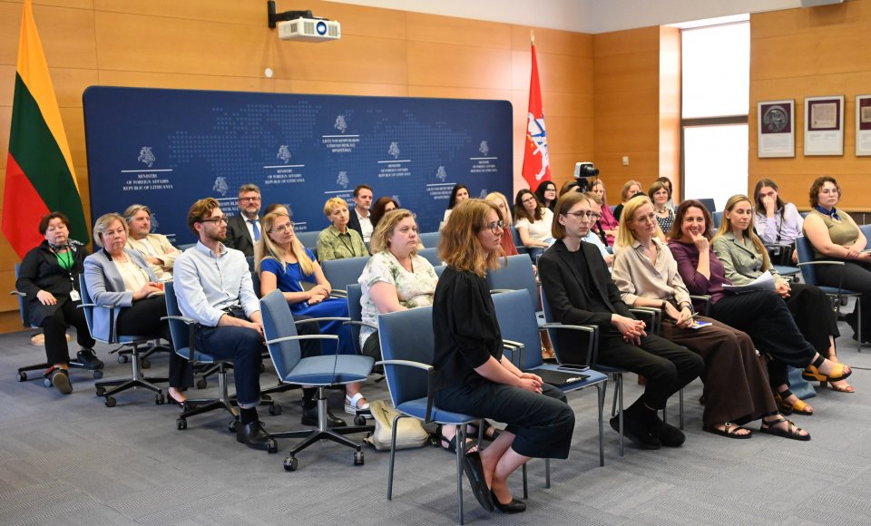 Užsienio reikalų ministerijoje diskutuota, kaip pagerinti lyčių balansą ir lygias galimybes 