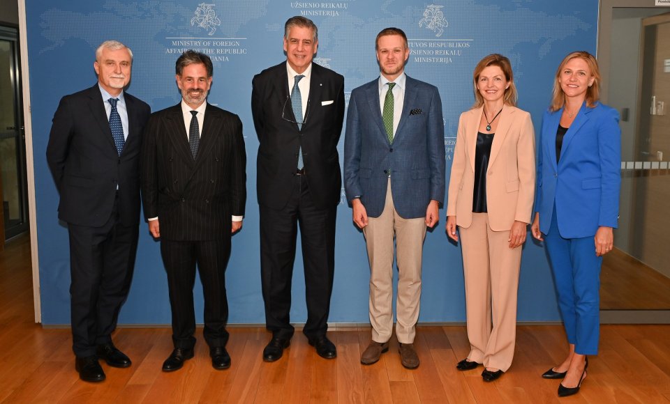 Ministro susitikime su Italijos gynybos įmonės Leonardo prezidentu - dėmesys Lietuvos gynybos sektoriaus augimui ir inovacijoms