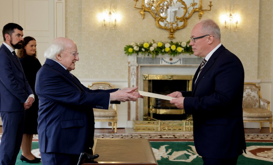 Ambasadorius J. Grinevičius įteikė skiriamuosius raštus Airijos prezidentui Michael D. Higgins