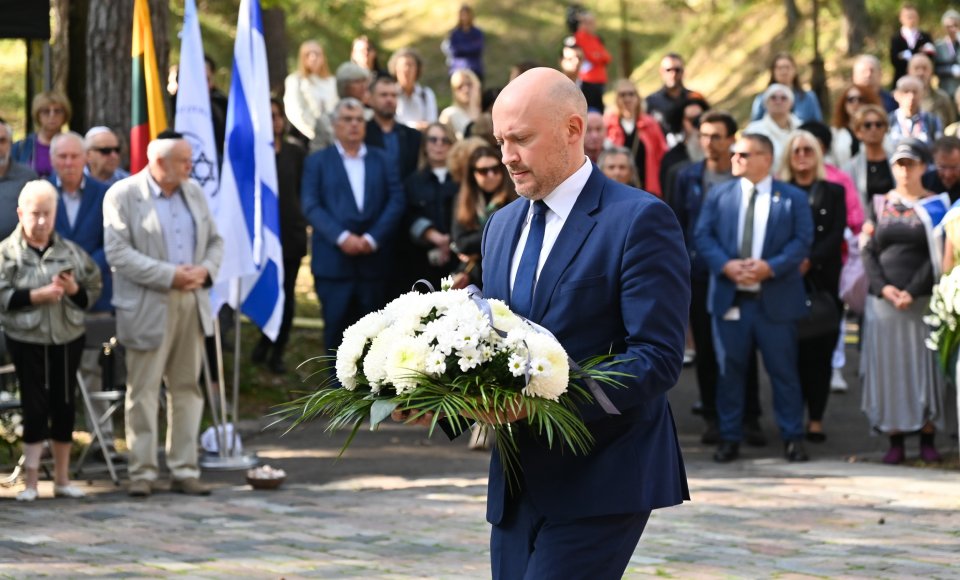 Viceministras J. Survila pagerbė Holokausto aukas