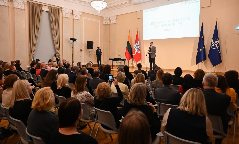 Ministras G. Landsbergis sveikino kolegas su Lietuvos diplomatinės tarnybos švente