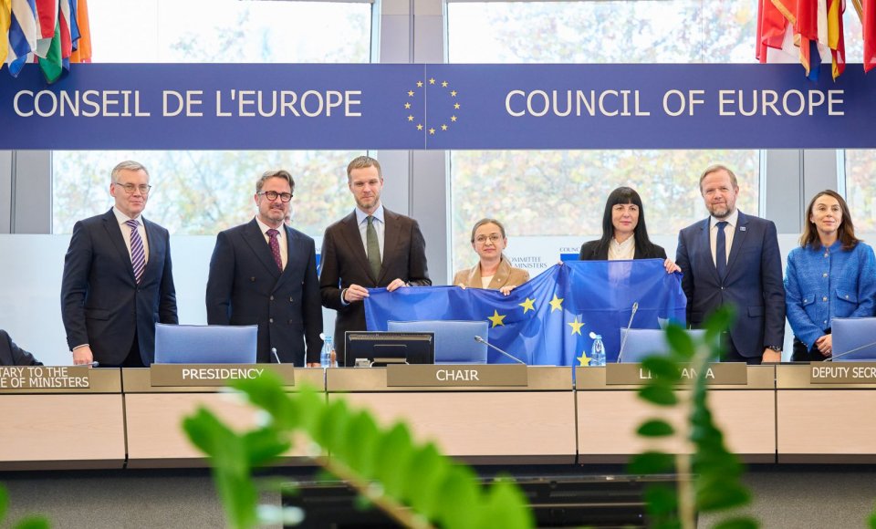 Europos Tarybos Ministrų komiteto posėdyje – ukrainiečių pasakojimai: 300 žmonių keturias savaites buvo laikomi mokyklos rūsyje