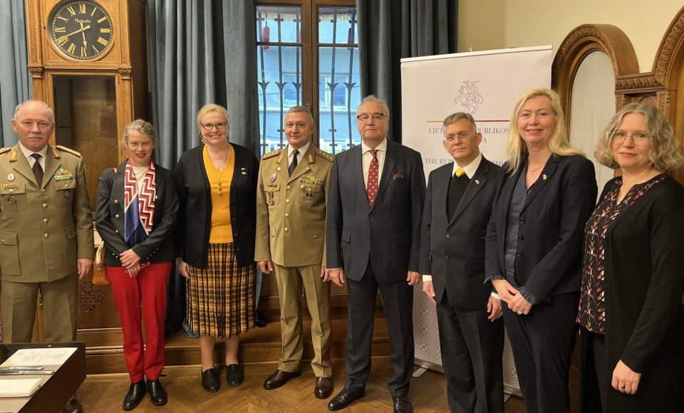 Šiaurės ir Baltijos šalių ambasadoriai Rumunijoje susitiko su kariuomenės vadu generolu...