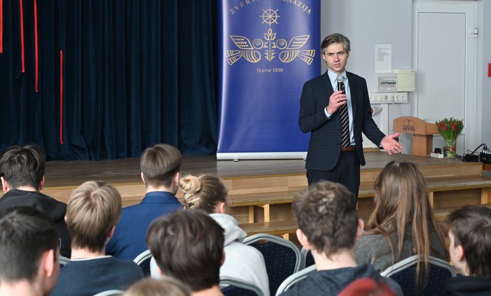 Lithuania’s Foreign Minister discusses foreign policy with students of Žvėrynas Gymnasium