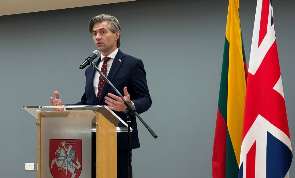 Ministras K. Budrys Kovo 11-ąją minėjo su JK lietuviais: sukūrėme savo stebuklą – atkurtos valstybės sėkmės istoriją