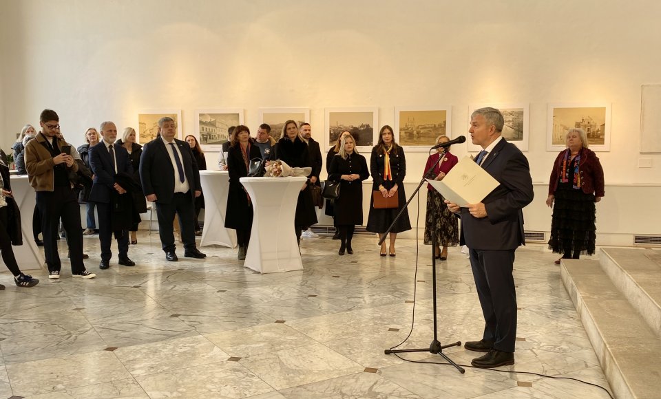 Lietuvos garbės konsulato Starigrade atidarymo proga surengta senųjų Vilniaus fotografijų paroda
