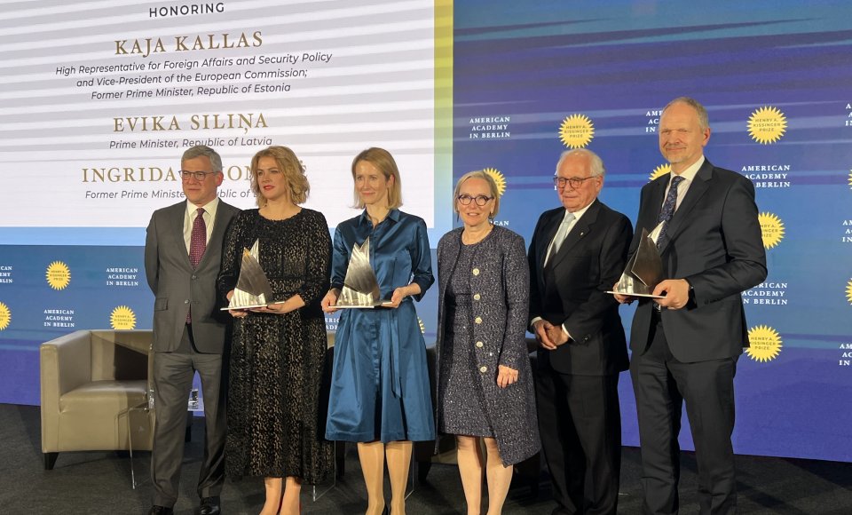 Berlyne trims Baltijos šalių premjerėms įteiktas H. Kisindžerio apdovanojimas