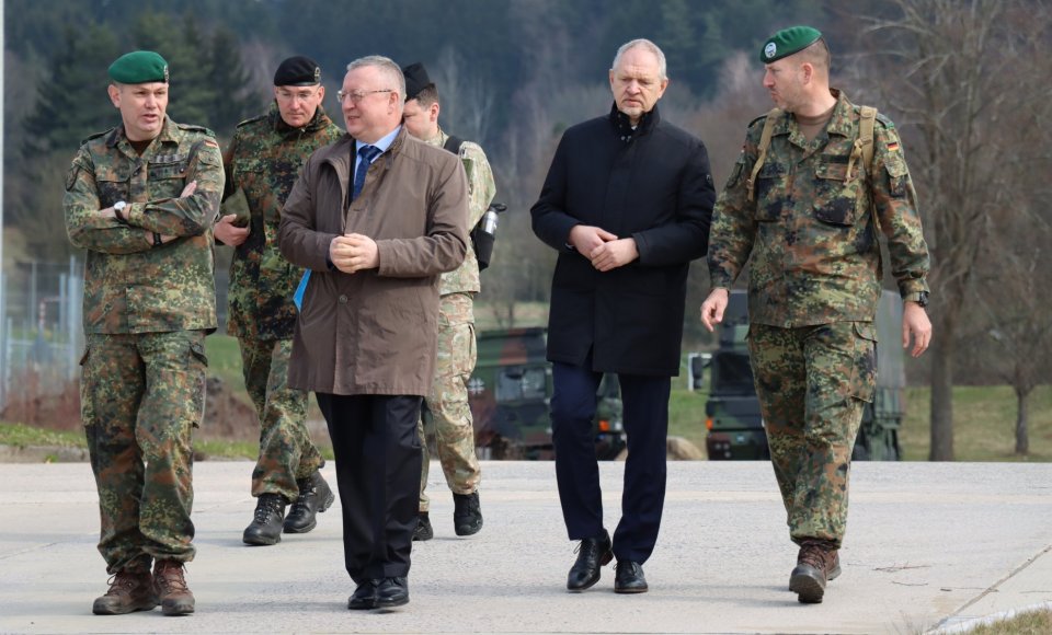 Ambasadorius Vokietijoje G. Puodžiūnas susitiko su į Lietuvą persikelti besiruošiančiais Vokietijos kariais