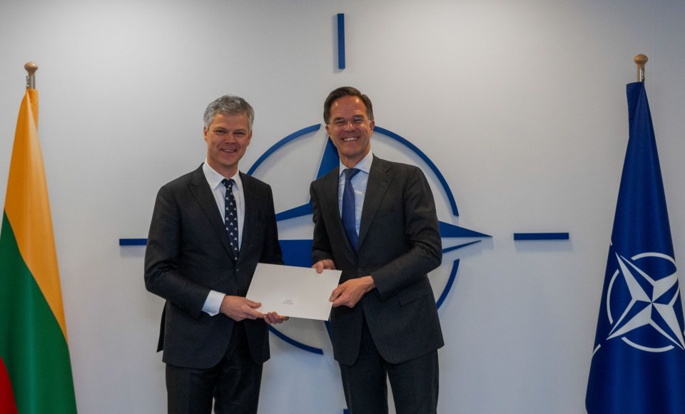 Ambassador Jauniškis presented his letters of credence to the NATO Secretary General