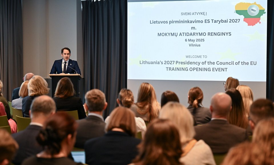 Išskirtinės tobulėjimo galimybės Lietuvos valstybės tarnybai: prasideda pirmininkavimo ES Tarybai 2027 m. mokymai