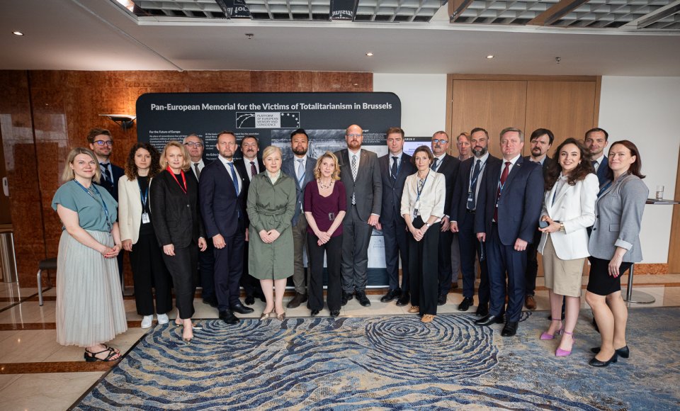 GLOBSEC forume Prahoje – Lietuvos ambasados ir tarptautinių partnerių raginimas įamžinti totalitarizmo nusikaltimų aukas memorialu Briuselyje