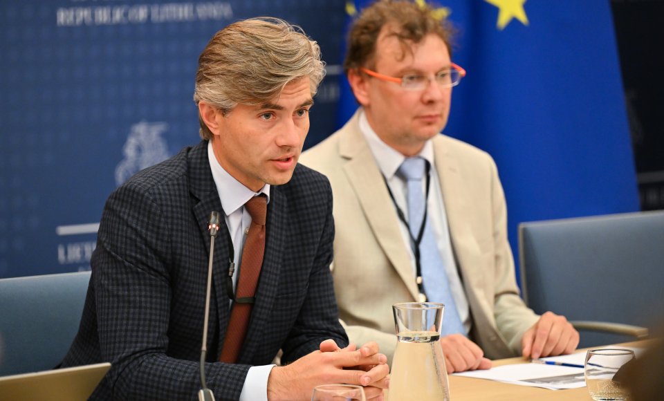 Ministras su Lietuvos verslo atstovais aptarė ES-JAV prekybos susitarimą