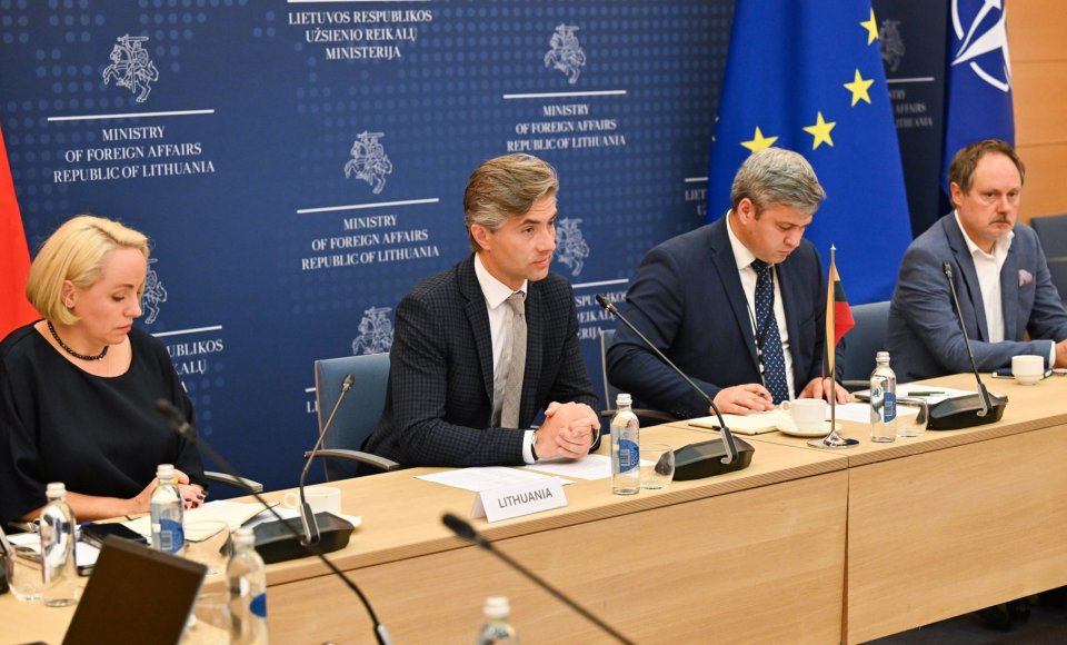 Ministras K. Budrys: Lietuva visomis išgalėmis prisidės, kad Rusijos nelaisvėje įkalinti karo...