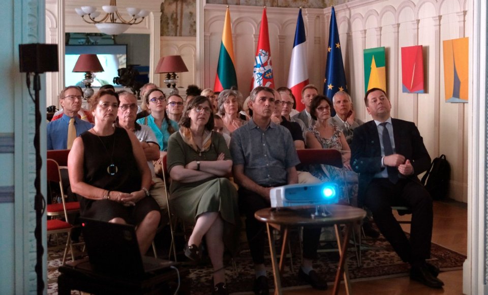 Lietuvos ambasada Prancūzijoje surengė filmo apie Lvivo gyventojų kasdienybę peržiūrą
