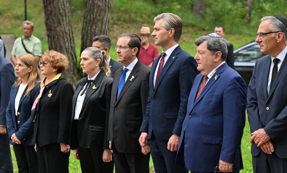 Minister spraw zagranicznych Litwy i prezydent Izraela oddają hołd ofiarom Holokaustu pod pomnikiem w Ponarach