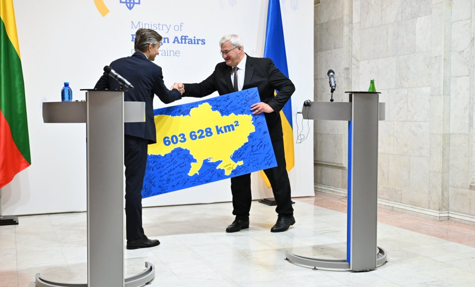 K. Budrys Kyjive: „Turime iš esmės stiprinti saugumo bendradarbiavimą su Ukraina“
