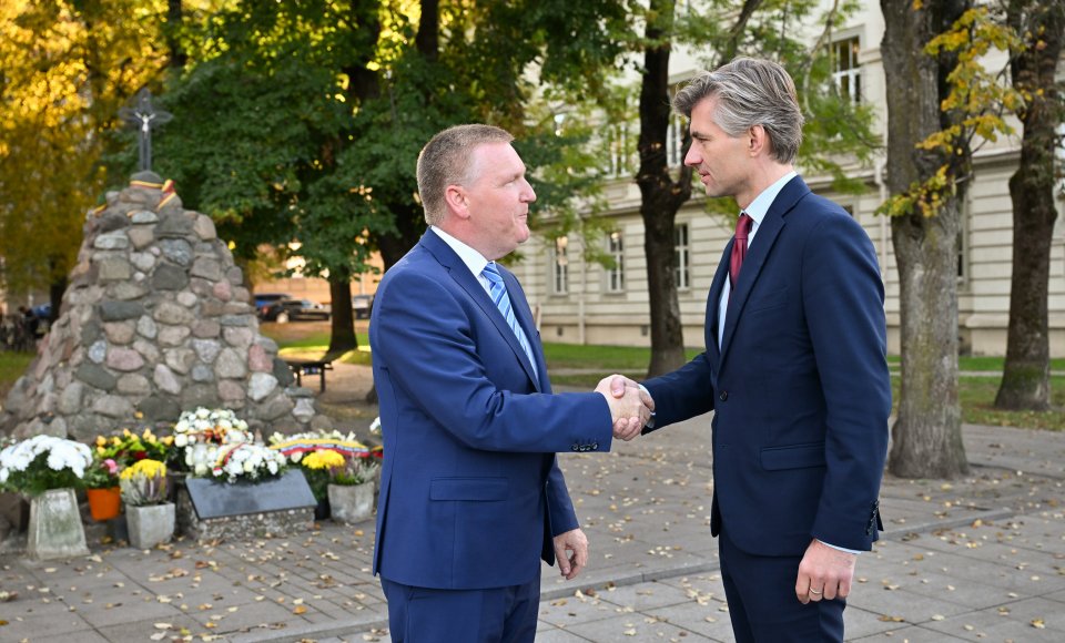 Budrys a rencontré le commissaire européen M. McGrath : une mémoire historique vivante est un antidote efficace contre la désinformation et les manipulations de la Russie