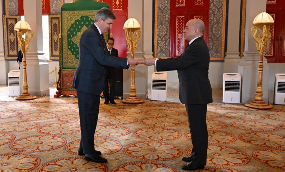 Ambasadorius D. Gaidys įteikė skiriamuosius raštus Kambodžos karaliui