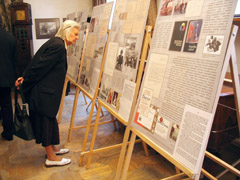 SUSIDOMĖJIMAS: Parodos „Maestro Povilas Karpavičius (1909— 1986)“ lankytojai domėjosi fotografo kūryba ir gyvenimu. Ž.Kavaliauskaitės nuotr.