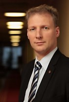 Pasak kanclerio K.Jankausko, ministerija sunkmečiu stengiasi taupyti mažindama užsienyje dirbančių diplomatų skaičių. URM nuotr.