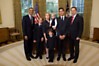 JAV prezidentas B.Obama ir po oficialios skiriamųjų raštų teikimo ceremonijos antradienį kalbino keturis ambasadoriaus Ž.Pavilionio sūnus Dominyką (kairėje), Simoną, Vincentą ir Augustą.  Baltųjų rūmų nuotr.