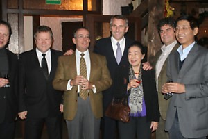 Iš kairės: K.Starkevičius, Ispanijos Karalystės ambasadorius J.E.Jose Luis Solano Gadea, V.Ušackas, Japonijos ambasadorė Miyako Akashi, Vengrijos Respublikos ambasadorius Peter Noszko-Horvath, Kinijos Liaudies Respublikos ambasadorius Mingtao Tong. Autorės nuotr.