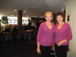 Melbourno „Tembras“ Rita Mačiulaitienė (kairėje) ir Birutė Kymantienė. „MP“ nuotr.
