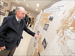 Parodos kuratorius - iš Amerikos grįžęs L.Narbutis.